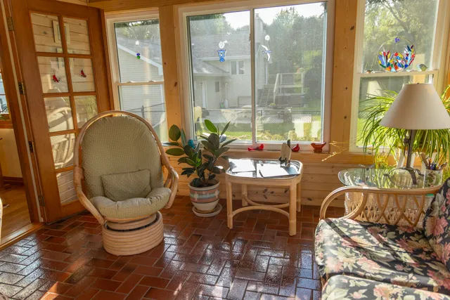 $1 | 306 West Leonard Street, Watertown, WI 53098