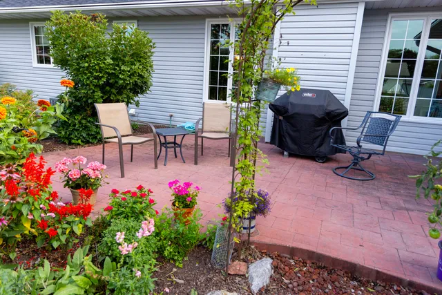 $1 | 306 West Leonard Street, Watertown, WI 53098