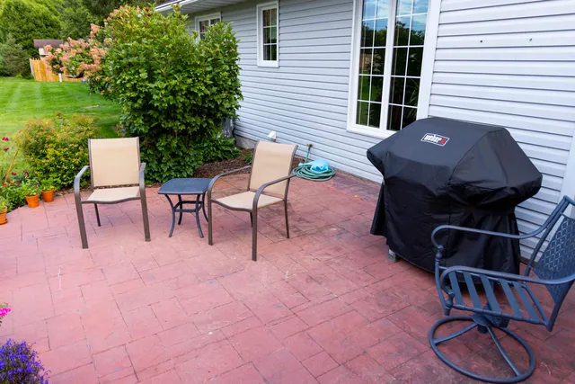 $1 | 306 West Leonard Street, Watertown, WI 53098