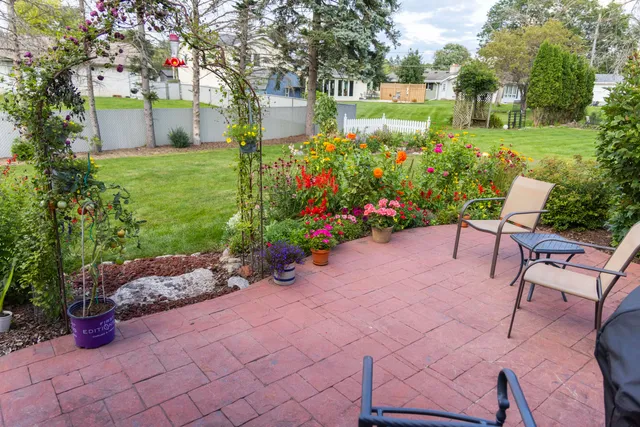 $1 | 306 West Leonard Street, Watertown, WI 53098