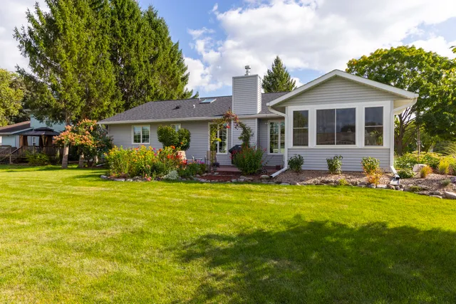 $1 | 306 West Leonard Street, Watertown, WI 53098