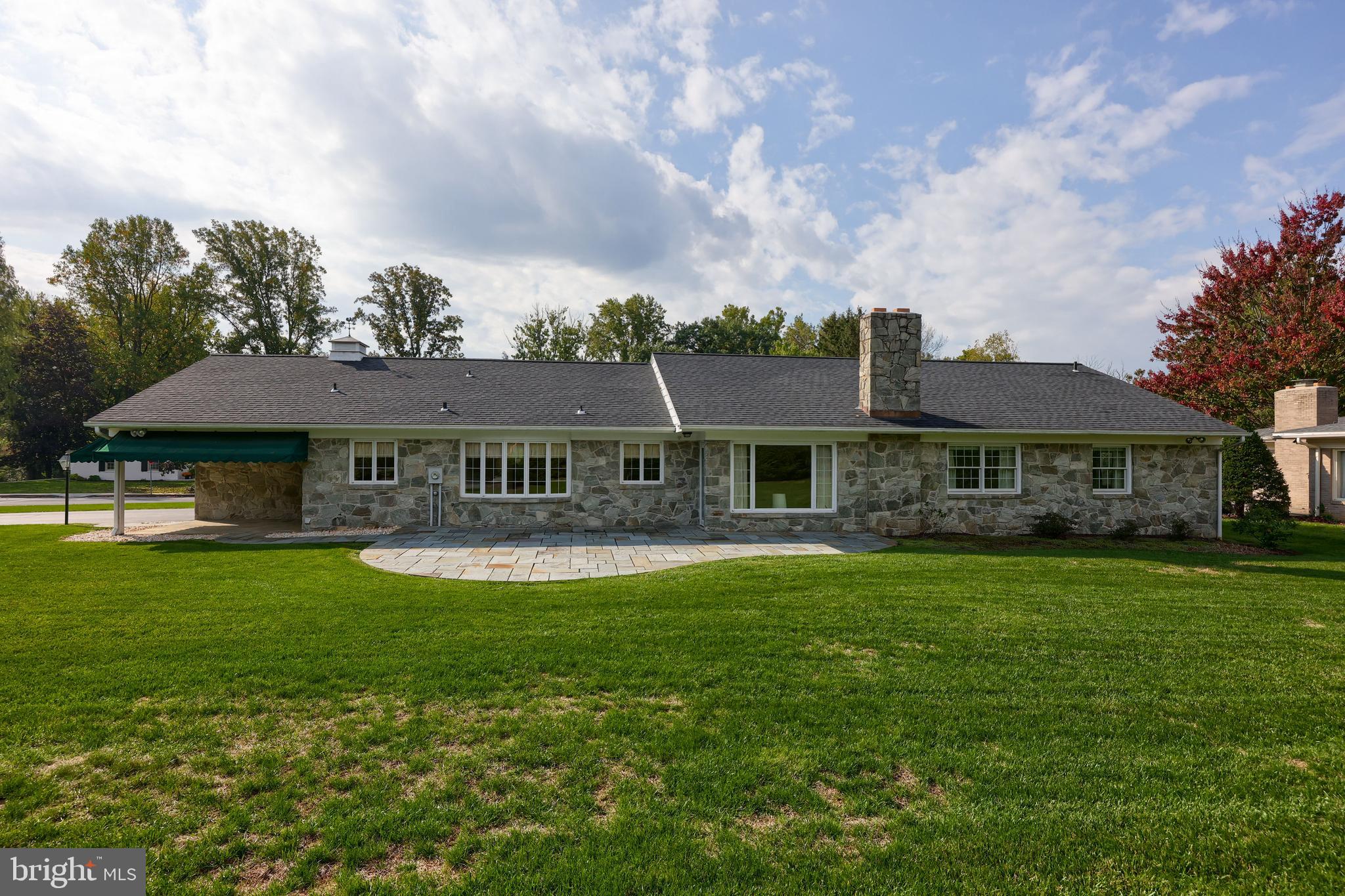 701 Pershing Avenue Ephrata, PA 17522 - Photo 3 of 39