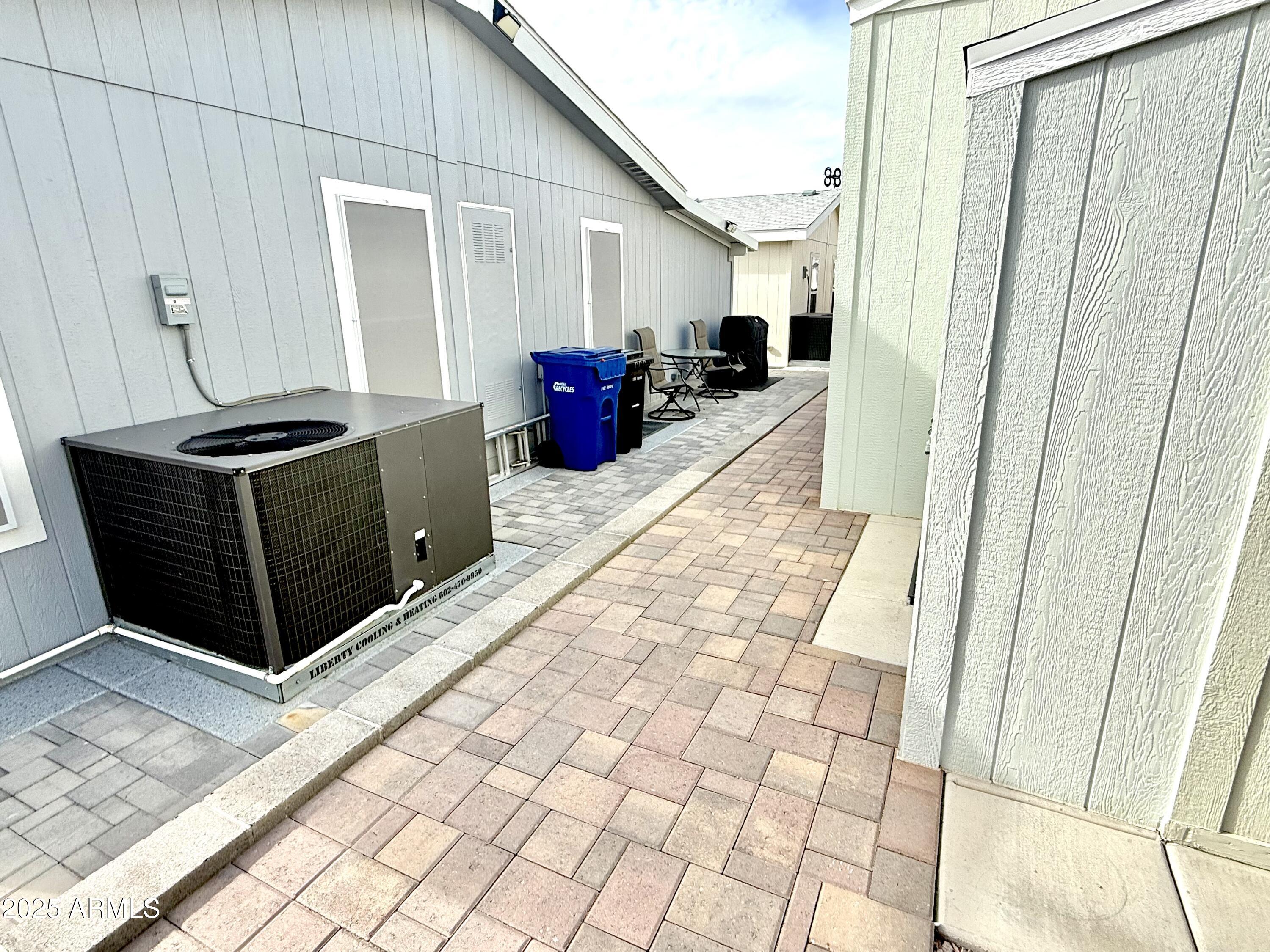 650 North Hawes Road, Unit 3215 Mesa, AZ 85207 - Photo 37 of 68 a living room with furniture