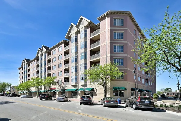 $339,000 | 9670 Franklin Avenue, Unit 213, Franklin Park, IL 60131
