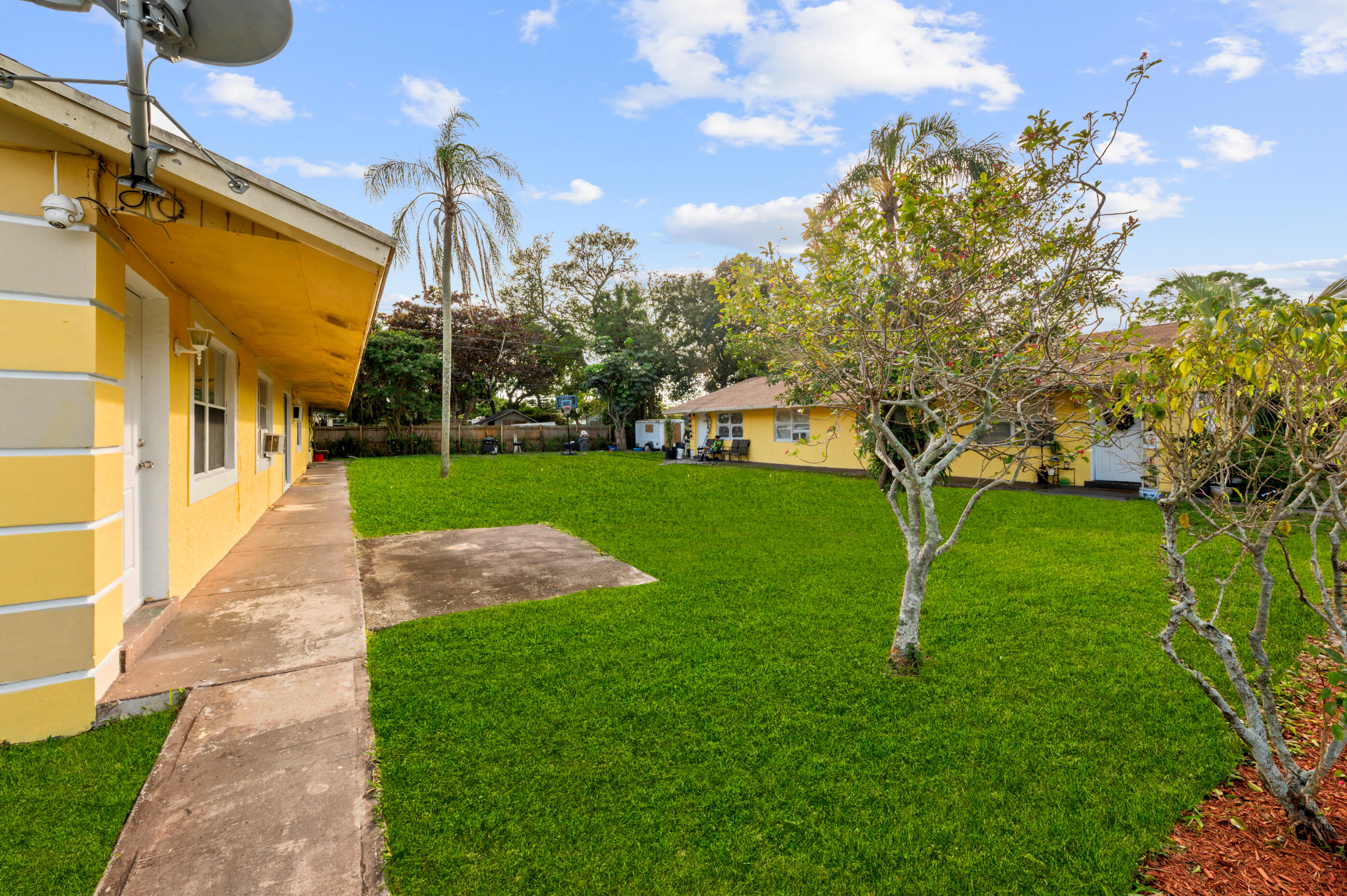 5812 Banana Road West Palm Beach, FL 33413 - Photo 3 of 11 04