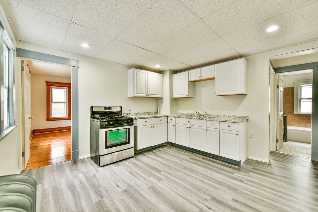 11-13 Phoenix Street Springfield, MA 01104 - Photo 6 of 17