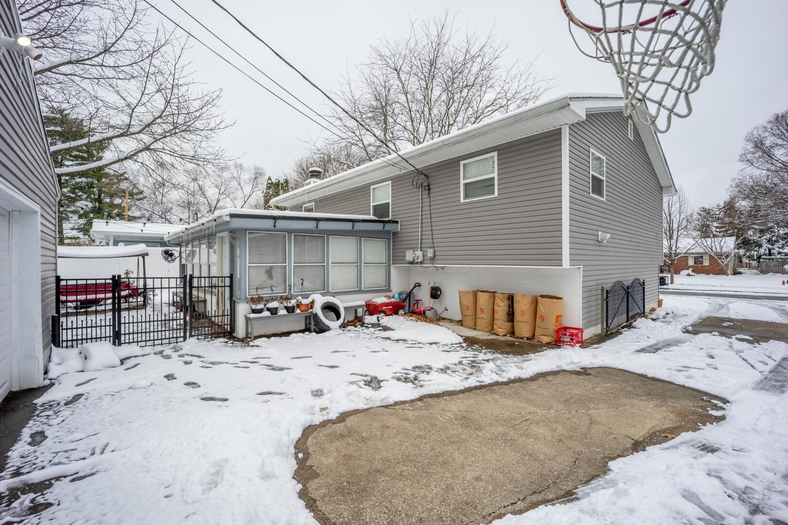 6458 Faircrest Road Columbus, OH 43229 - Photo 32 of 40 R6__4999-HDR (Large)