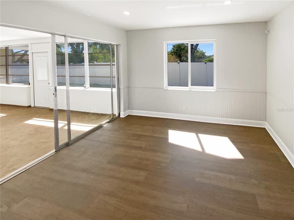 10454 138th Street Largo, FL 33774 - Photo 25 of 35 a view of an empty room with a window