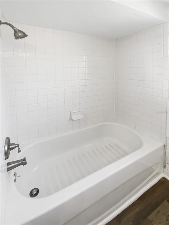 10454 138th Street Largo, FL 33774 - Photo 27 of 35 a bathroom with a bathtub
