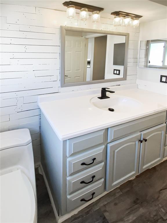 10454 138th Street Largo, FL 33774 - Photo 28 of 35 a bathroom with a sink a toilet and mirror