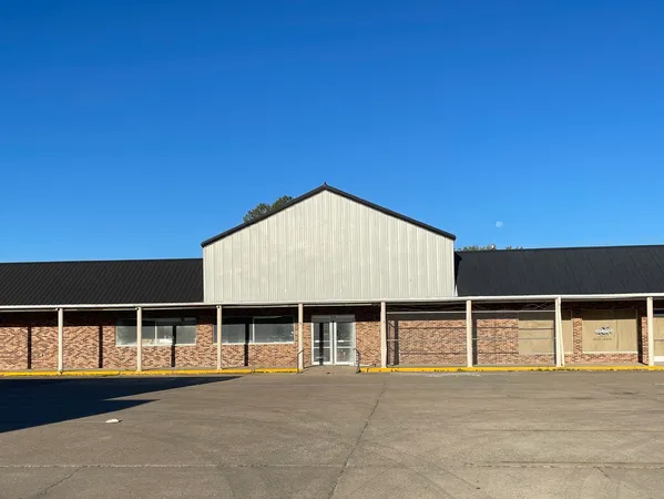 $350,000 | 1105 East Randolph Street, McLeansboro, IL 62859
