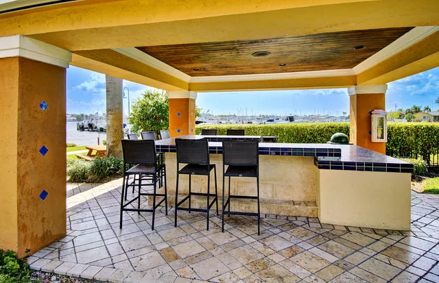 $235,000 | 123 Yacht Club Way, Unit 207, Hypoluxo, FL 33462