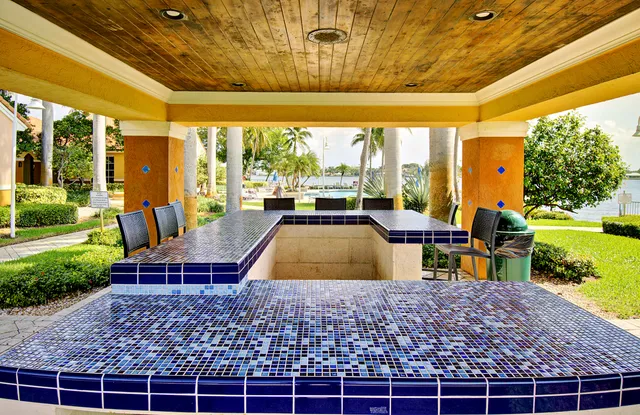 $235,000 | 123 Yacht Club Way, Unit 207, Hypoluxo, FL 33462