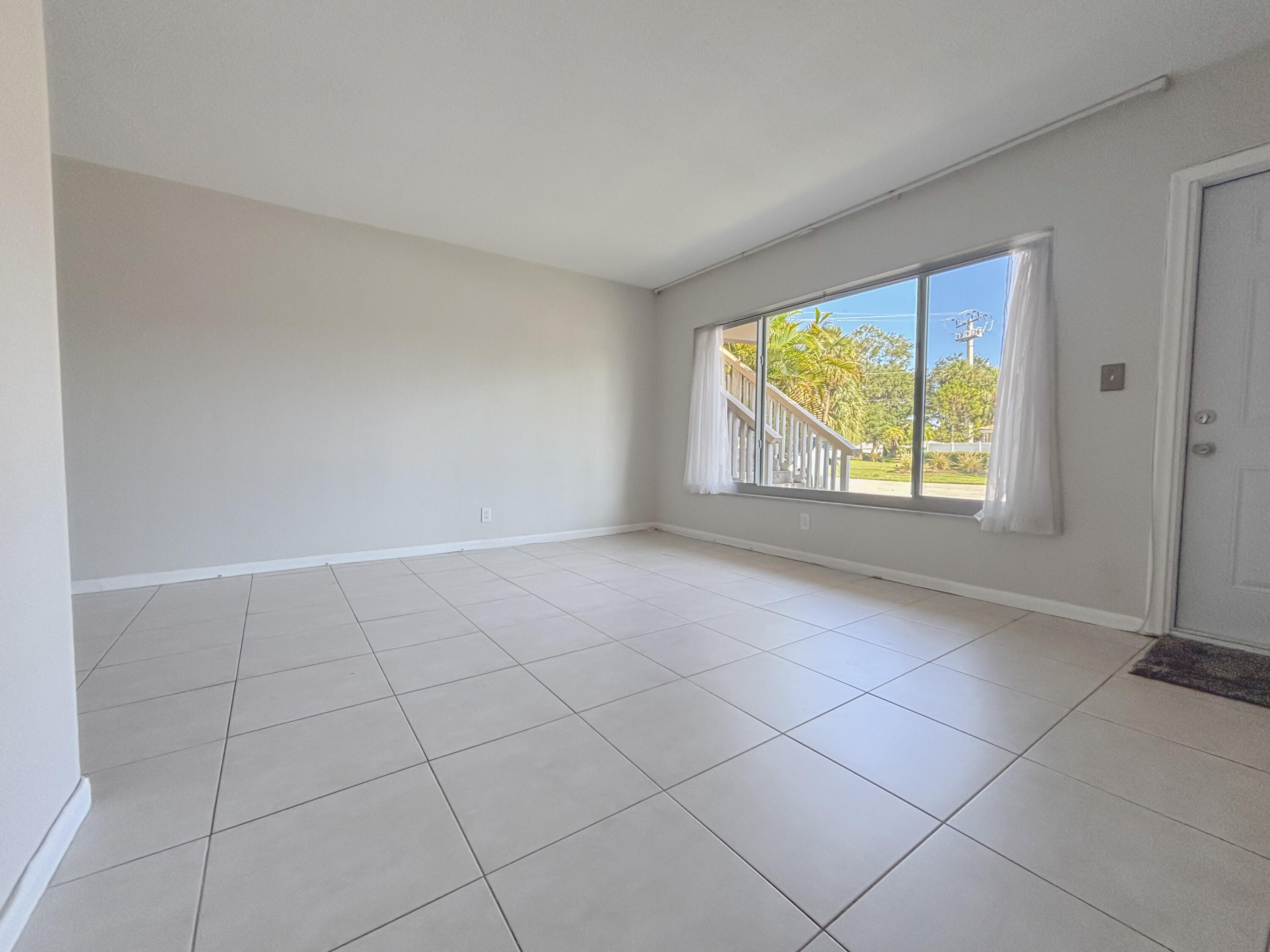 2141 Northeast 41st Street, Unit 3 Lighthouse Point, FL 33064 - Photo 2 of 15 2141 NE 41st St_Final Pics_003