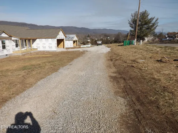 $415,000 | 941 Shawanee Road, Harrogate, TN 37752