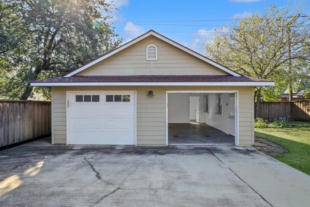 a front view of house with yard