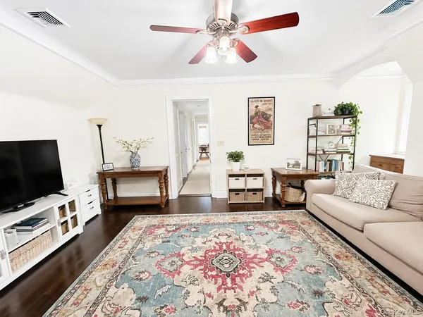 $4,100 | 29 Chestnut Avenue, Unit 2, Pelham, NY 10803