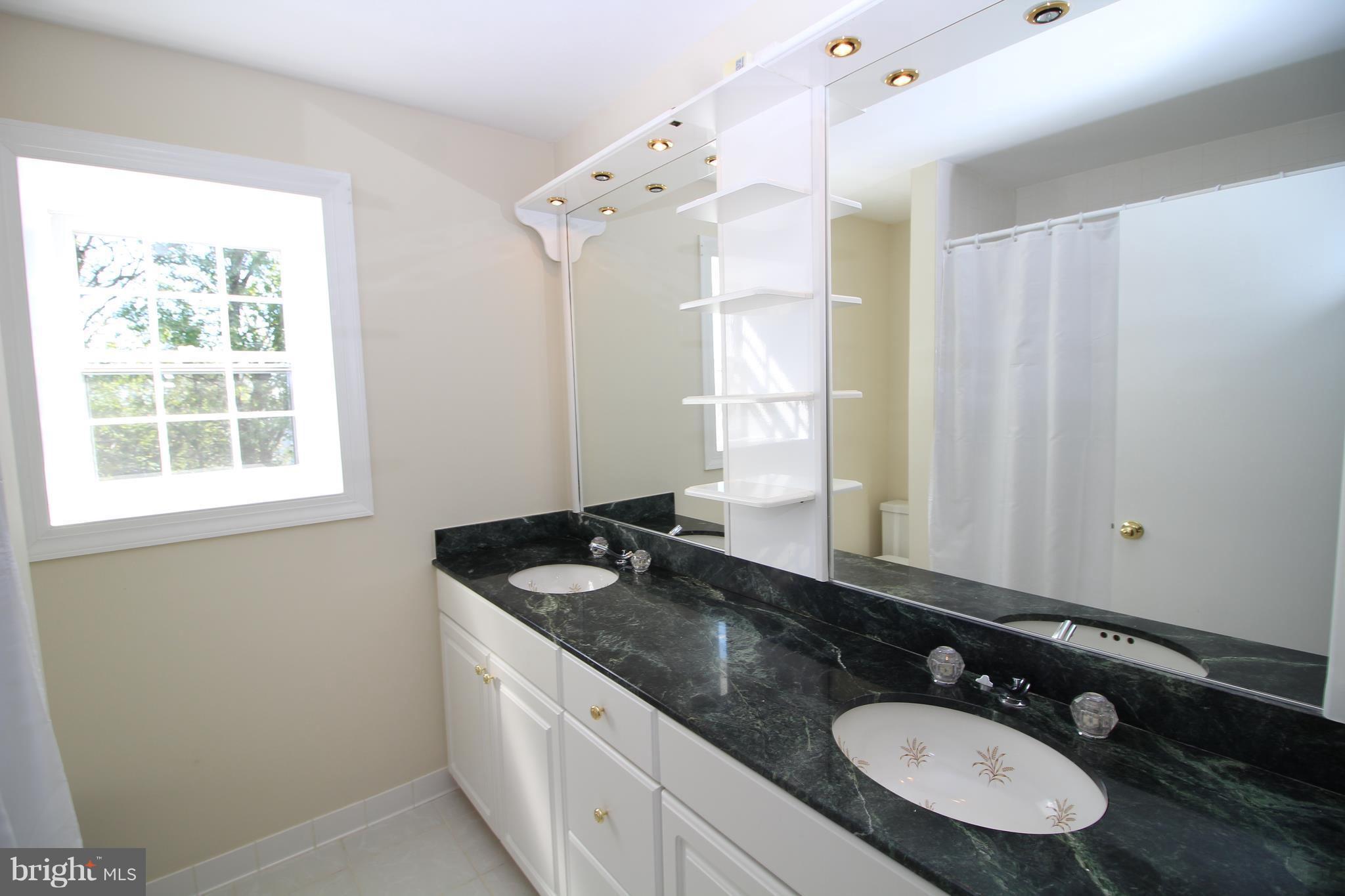 18513 Kingshill Road Germantown, MD 20874 - Photo 23 of 30 Bath