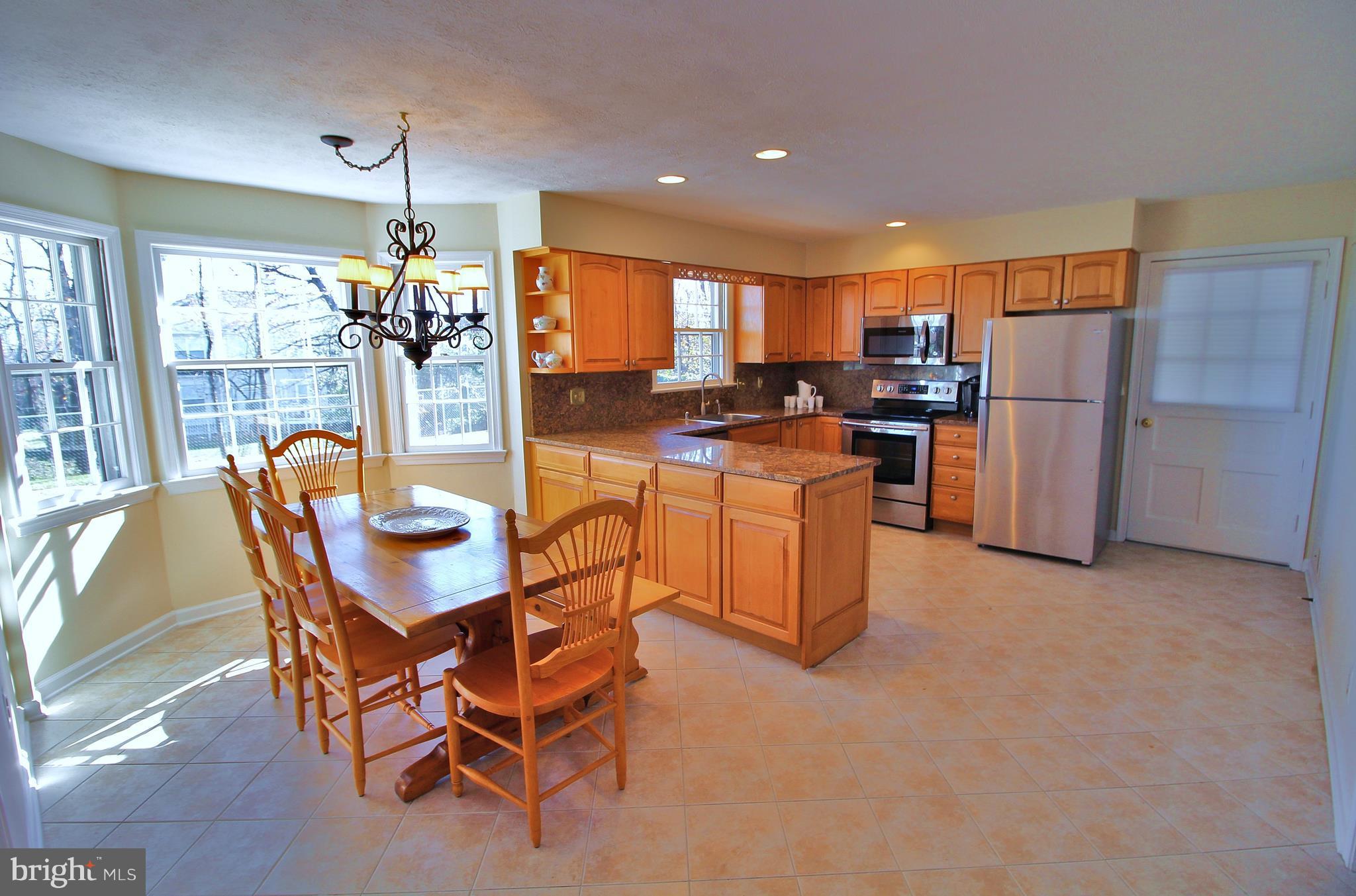 18513 Kingshill Road Germantown, MD 20874 - Photo 8 of 30 Kitchen