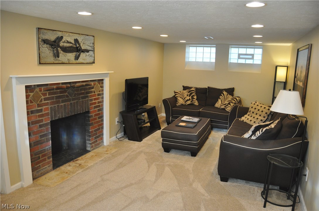 3676 Strathavon Road Cleveland, OH 44120 - Photo 20 of 34