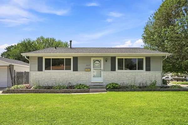 $239,500 | 2219 West 36th Street, Davenport, IA 52806