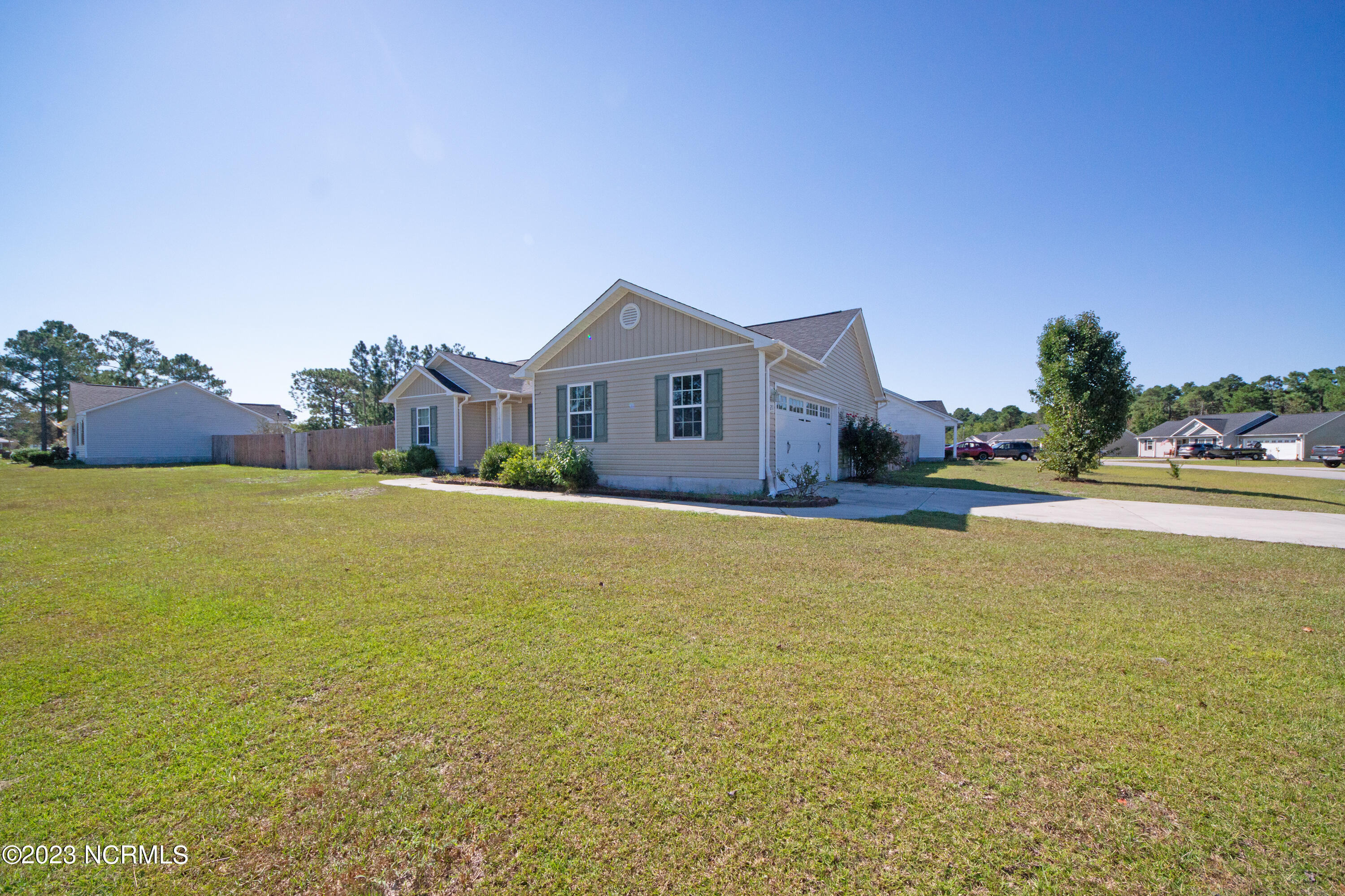 211 Michel Court Hubert, NC 28539 - Photo 4 of 33 DSC09028