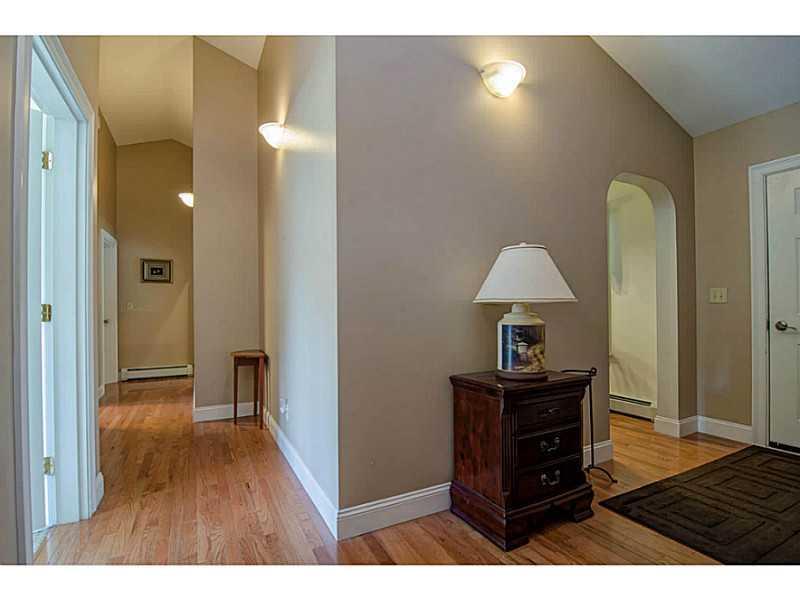 39 A Spiller Road, Unit 1 Gorham, ME 04038 - Photo 22 of 30 Hallway.