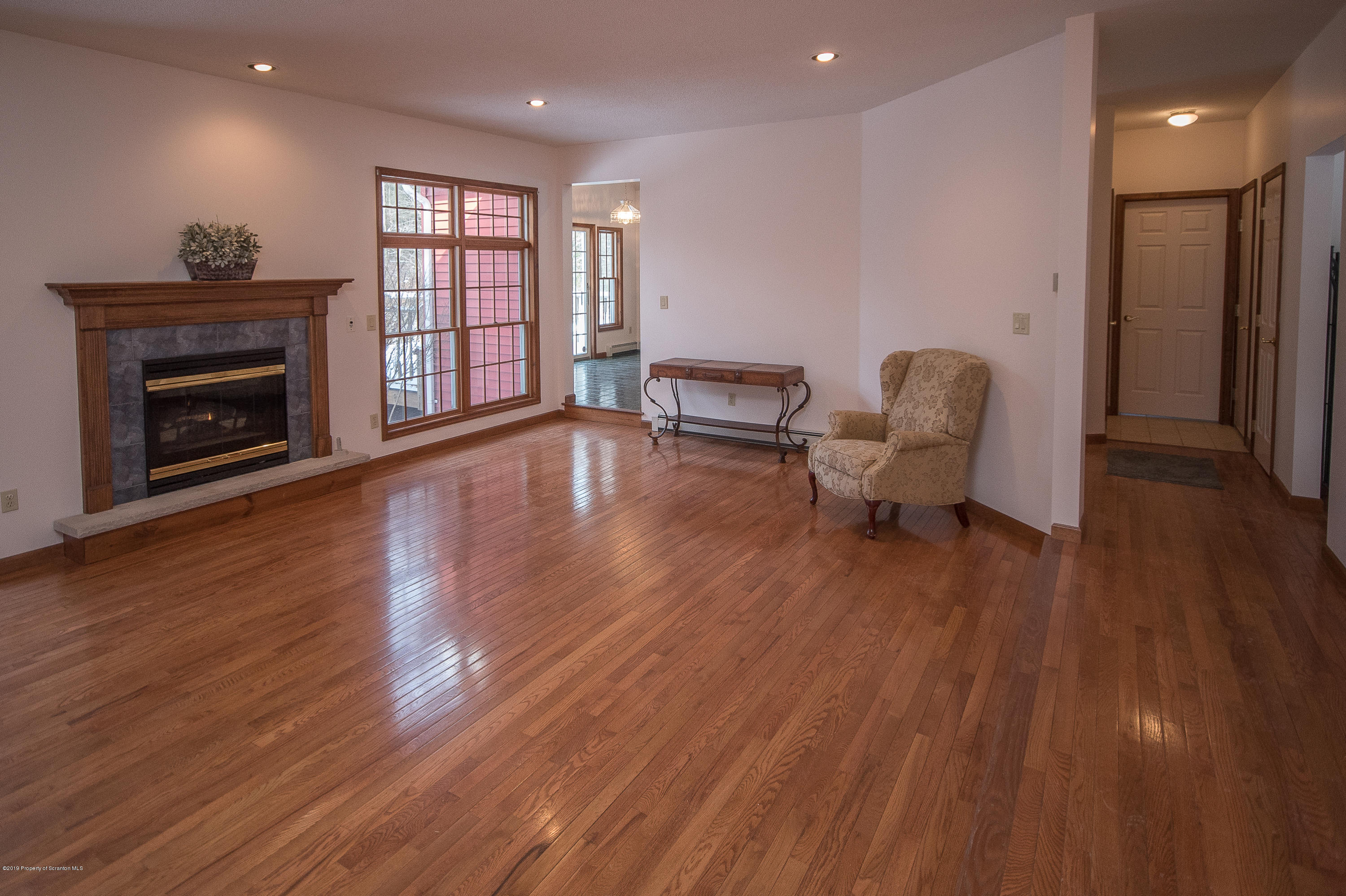 881 Cortez Road Lake Ariel, PA 18436 - Photo 5 of 60 Gallery Image 5