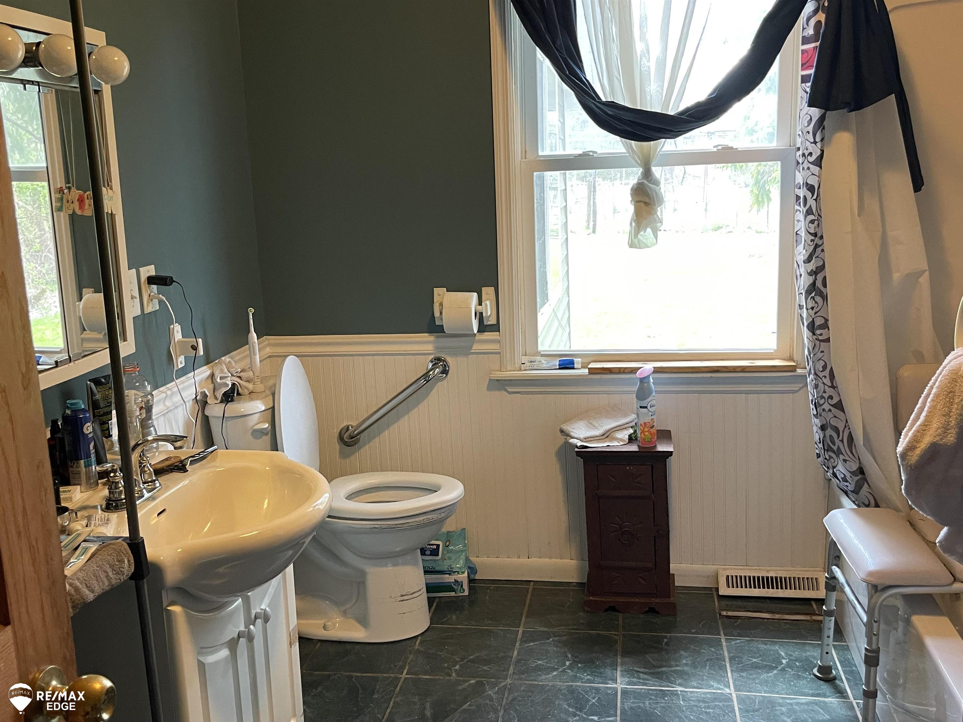 2084 East Farrand Road Clio, MI 48420 - Photo 5 of 10 50141241-d88eccec-9071-4cf7-aae0-ad1f0c451312.JPG