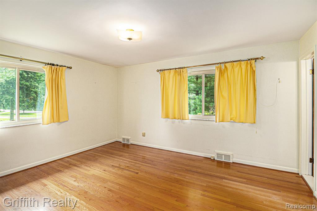 10933 Culver Road Brighton, MI 48114 - Photo 16 of 28