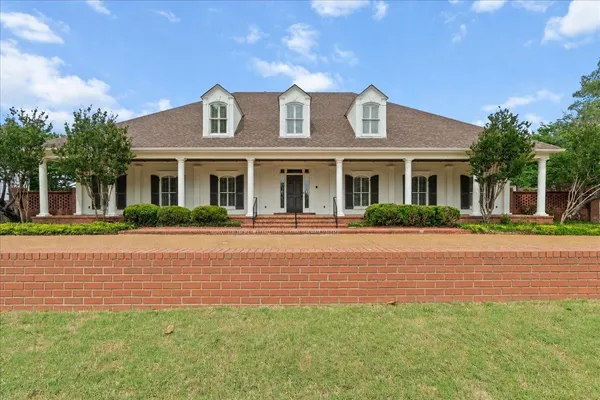 $1,060,000 | 8778 Poplar Pike, Germantown, TN 38138