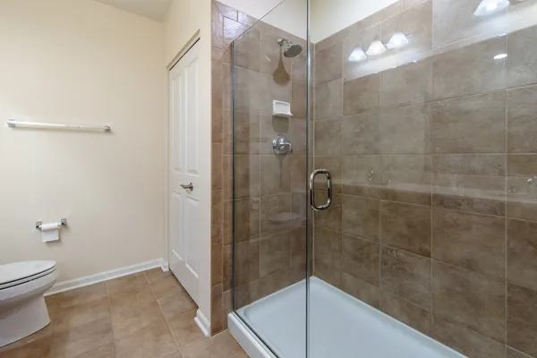 $3,350 | 850 Village Center Drive, Unit 306, Burr Ridge, IL 60527