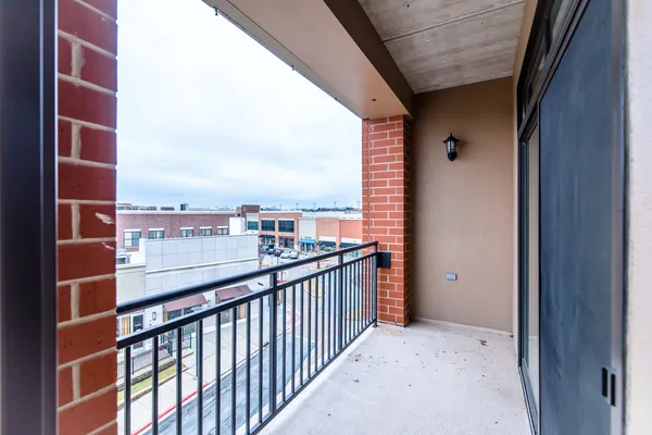 $3,350 | 850 Village Center Drive, Unit 306, Burr Ridge, IL 60527