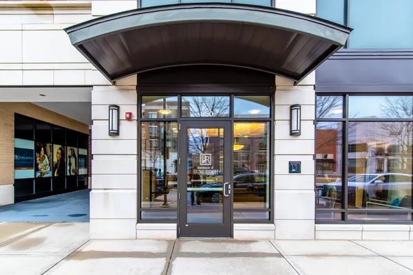 $3,350 | 850 Village Center Drive, Unit 306, Burr Ridge, IL 60527