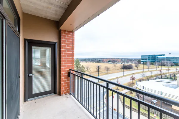 $3,350 | 850 Village Center Drive, Unit 306, Burr Ridge, IL 60527