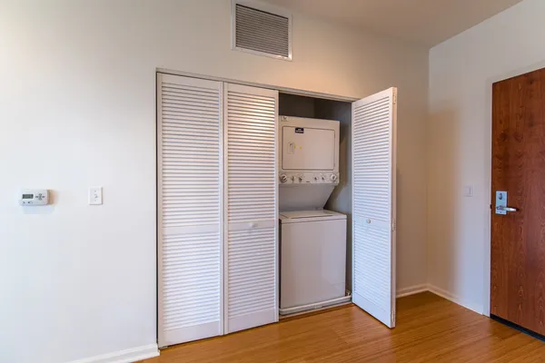 $3,350 | 850 Village Center Drive, Unit 306, Burr Ridge, IL 60527