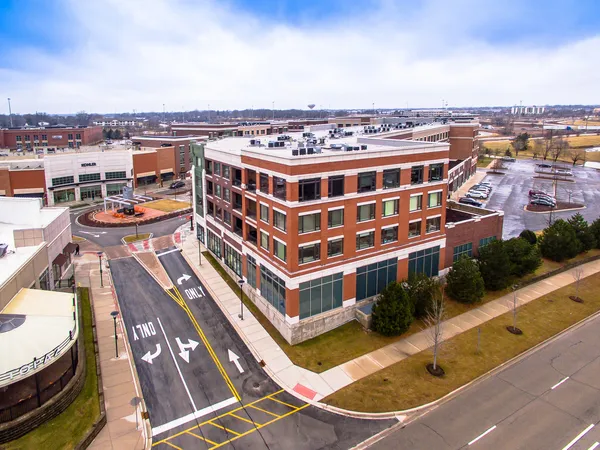 $3,350 | 850 Village Center Drive, Unit 306, Burr Ridge, IL 60527