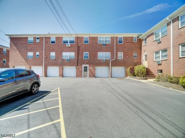 $325,000 | 29 Knox Terrace, Unit 1B, Wayne, NJ 07470