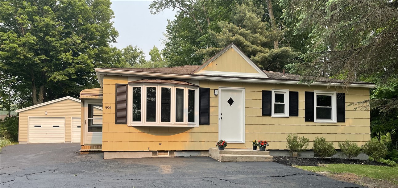 806 Hard Road Webster, NY 14580 - Photo 1 of 1