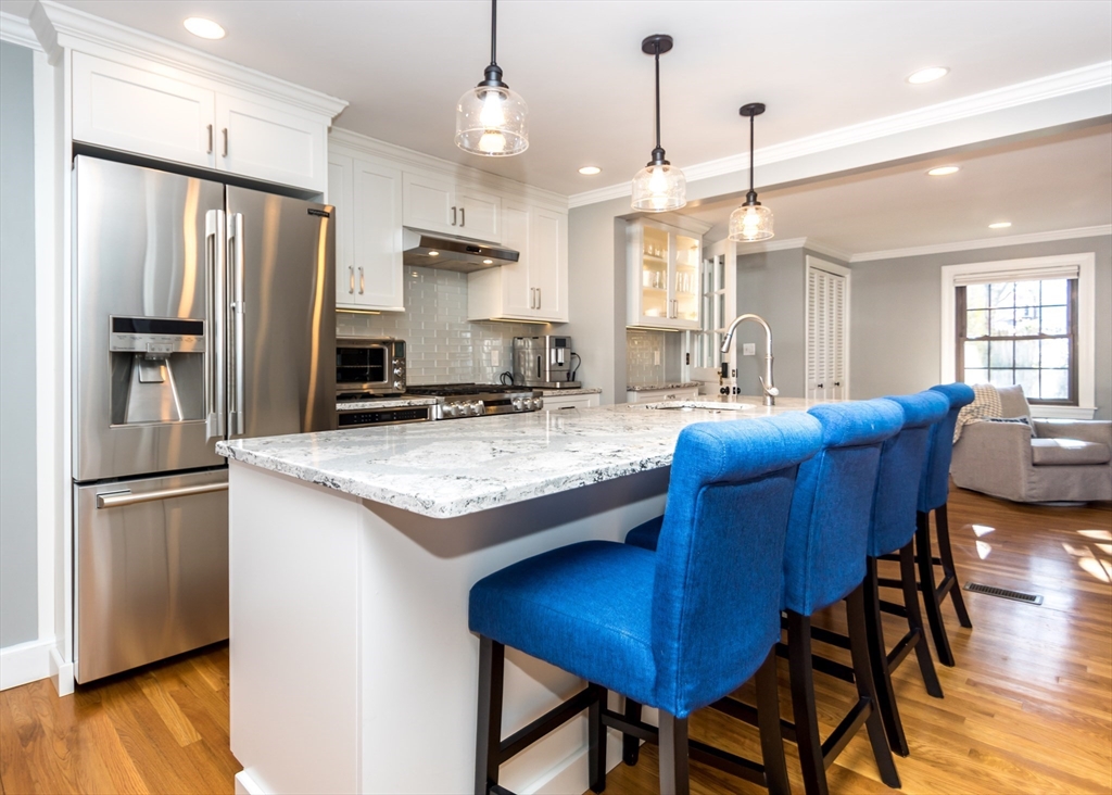 91 Canterbury Road Waltham, MA 02453 - Photo 6 of 41