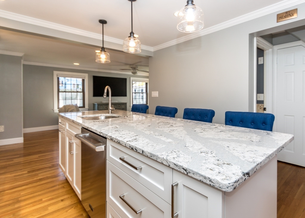 91 Canterbury Road Waltham, MA 02453 - Photo 7 of 41