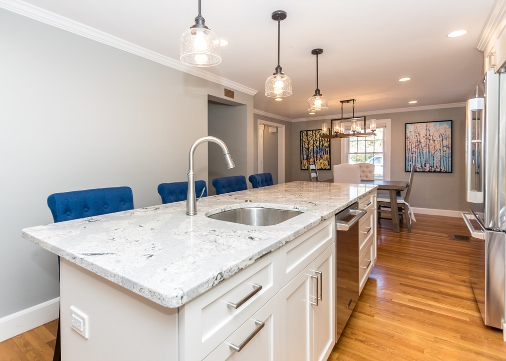 91 Canterbury Road Waltham, MA 02453 - Photo 8 of 41