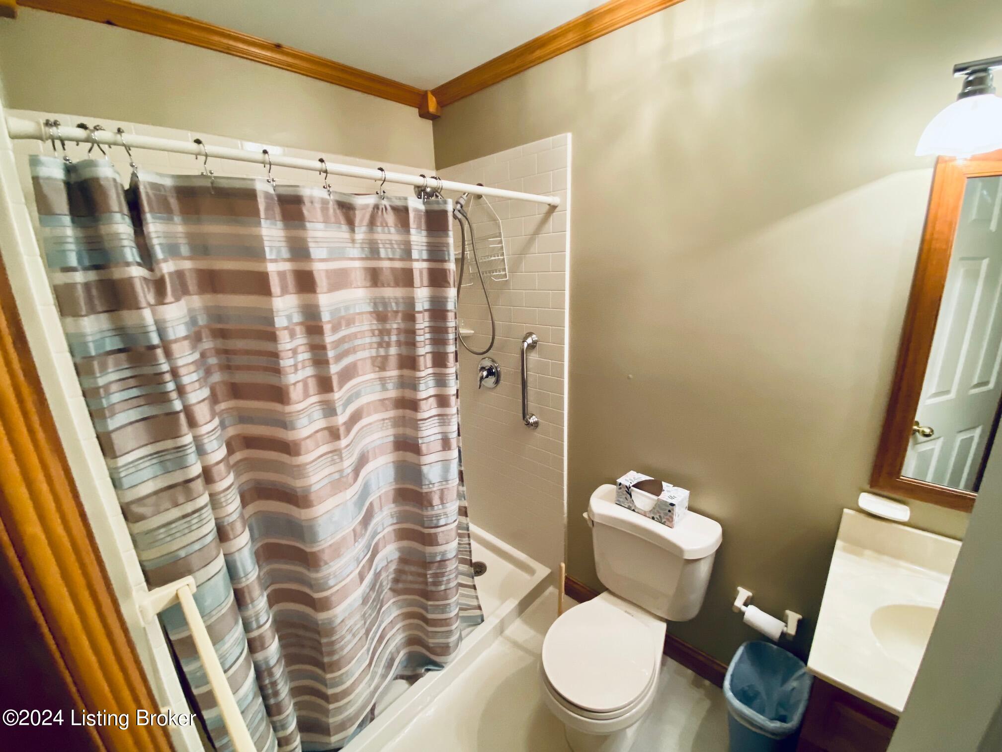 7020 Bardstown Road Springfield, KY 40069 - Photo 14 of 32 014_Primary Bathroom