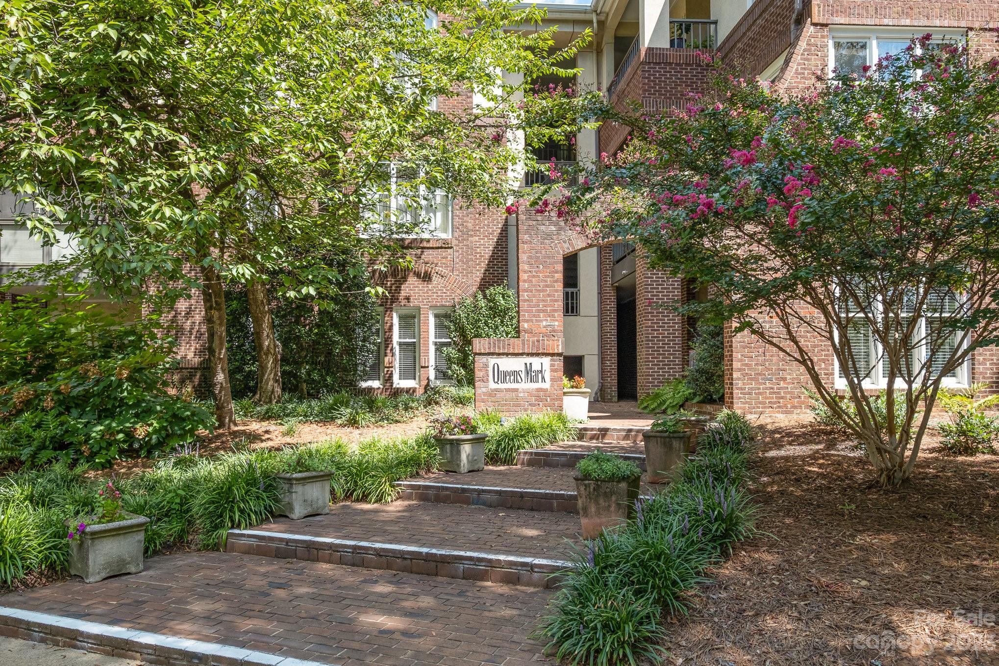 325 Queens Road, Unit 4 Charlotte, NC 28204 - Photo 1 of 37 Gallery Image 1
