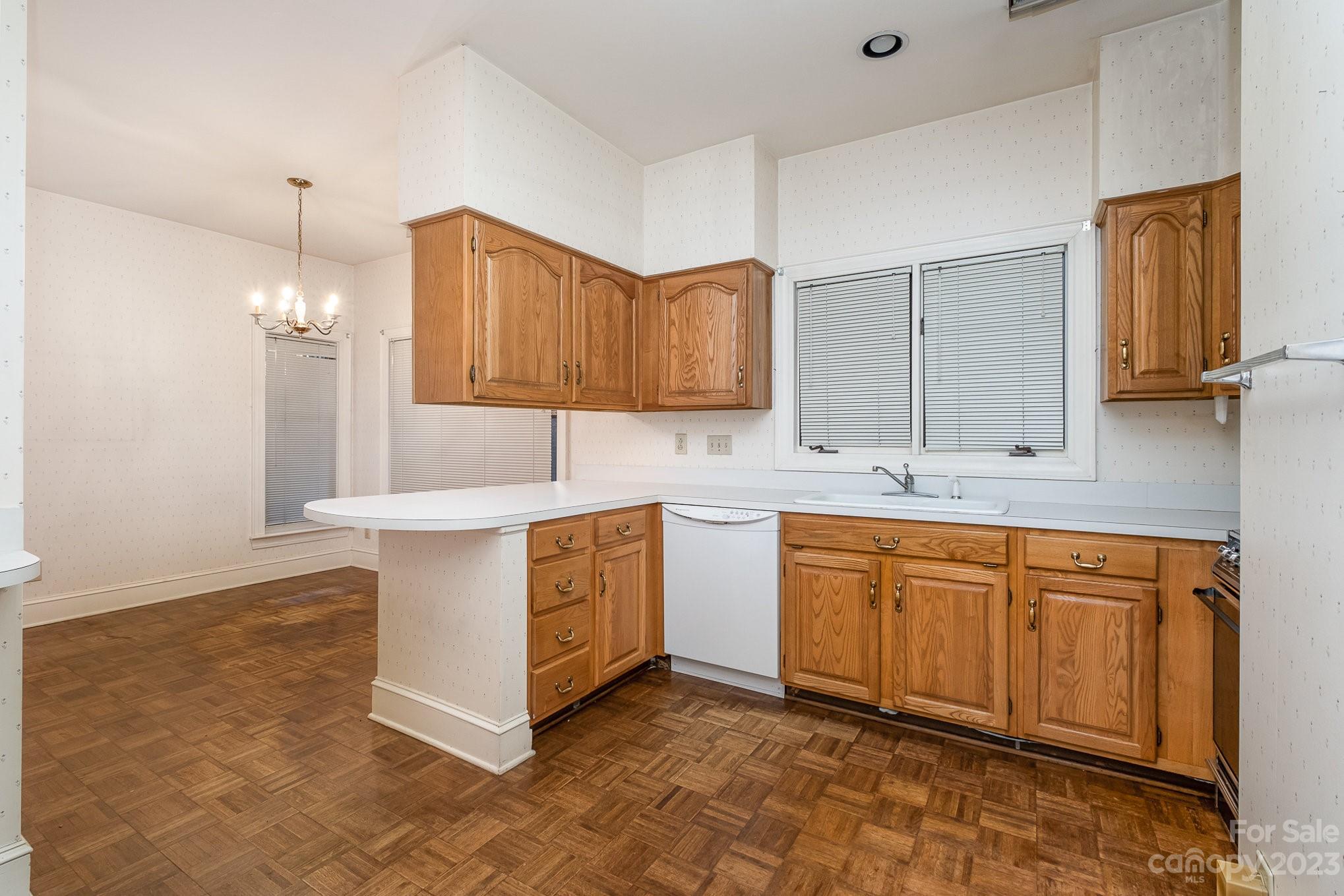 325 Queens Road, Unit 4 Charlotte, NC 28204 - Photo 17 of 37 Gallery Image 17