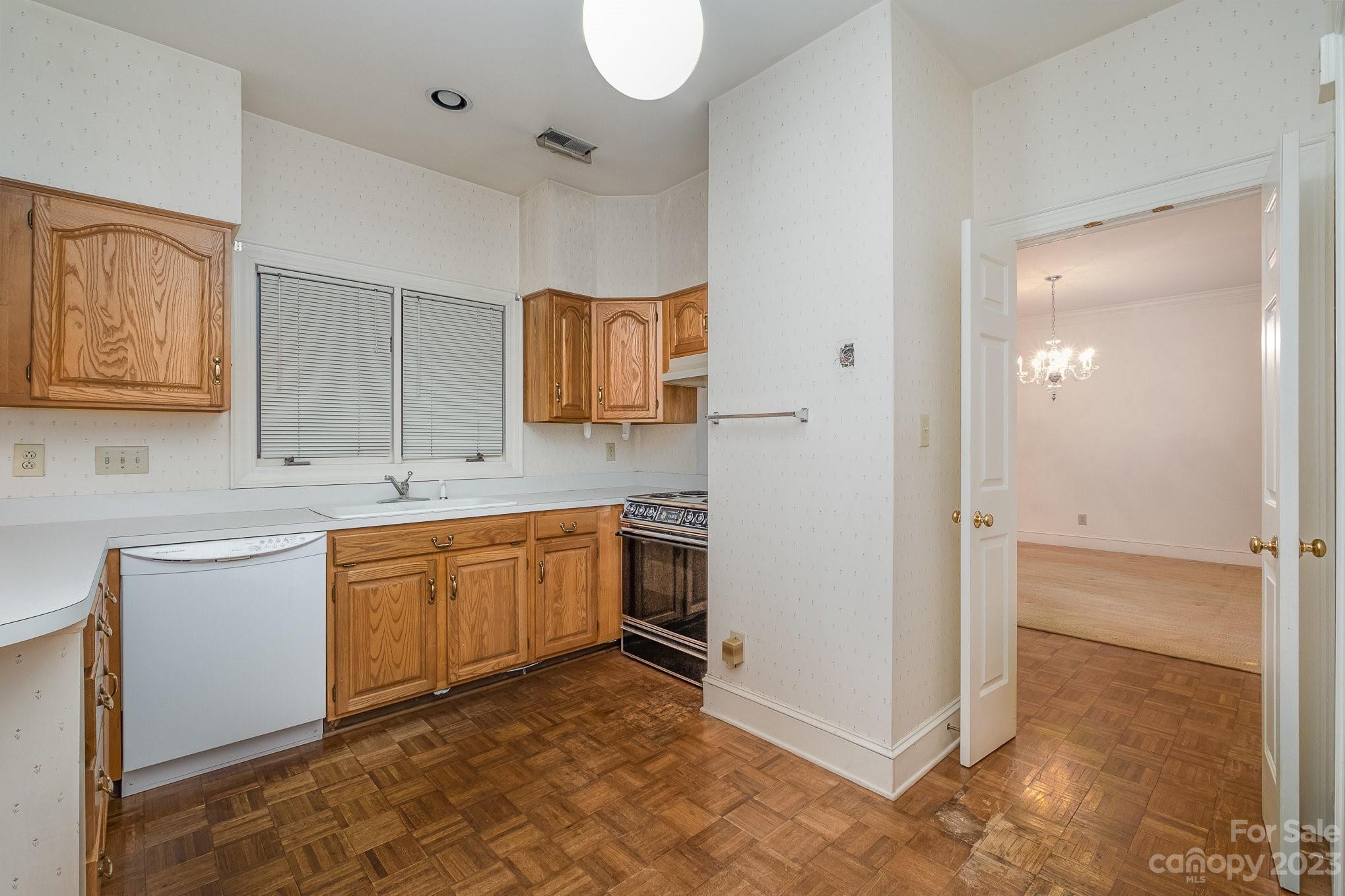 325 Queens Road, Unit 4 Charlotte, NC 28204 - Photo 18 of 37 Gallery Image 18