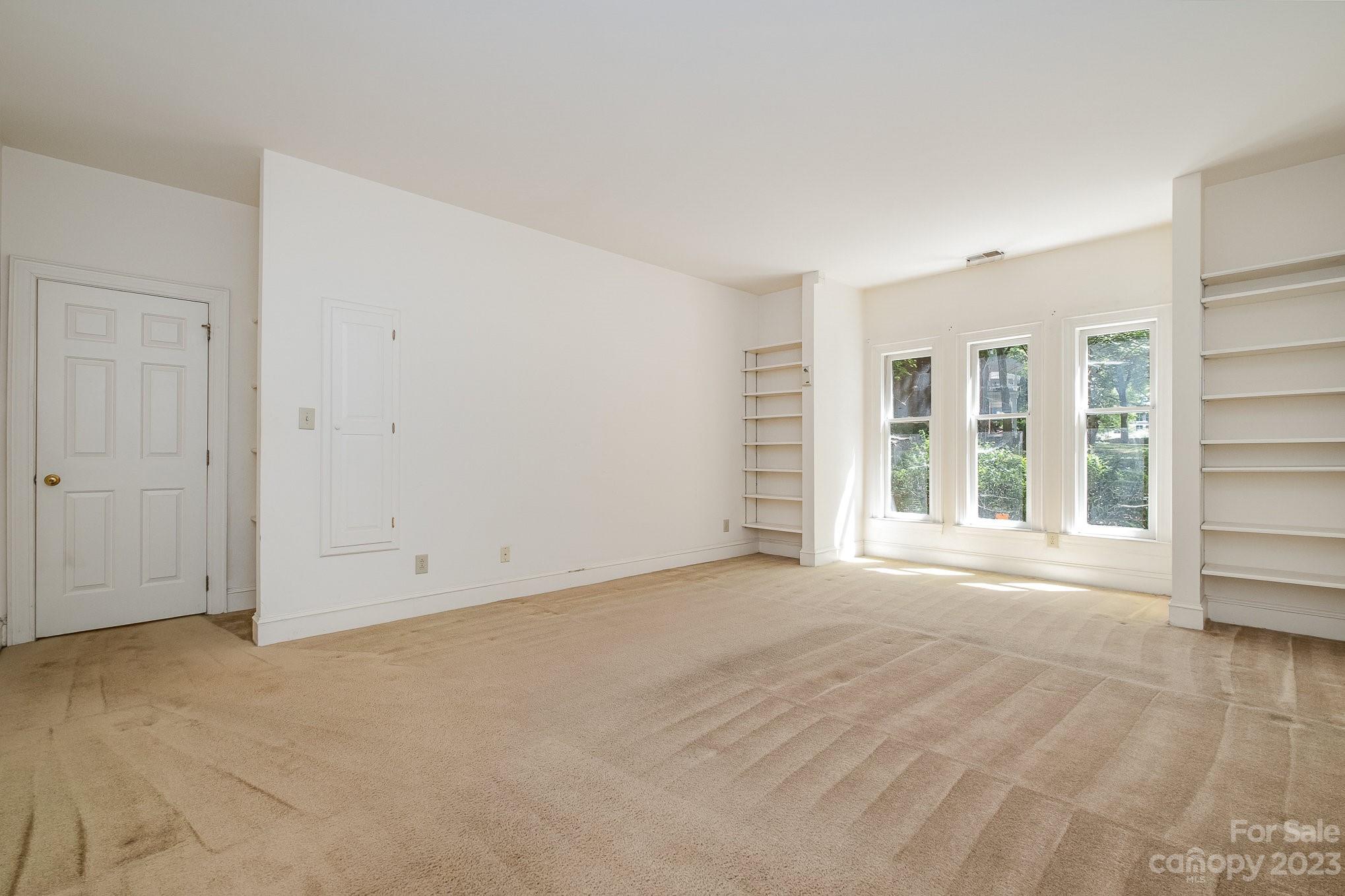 325 Queens Road, Unit 4 Charlotte, NC 28204 - Photo 29 of 37 Gallery Image 29
