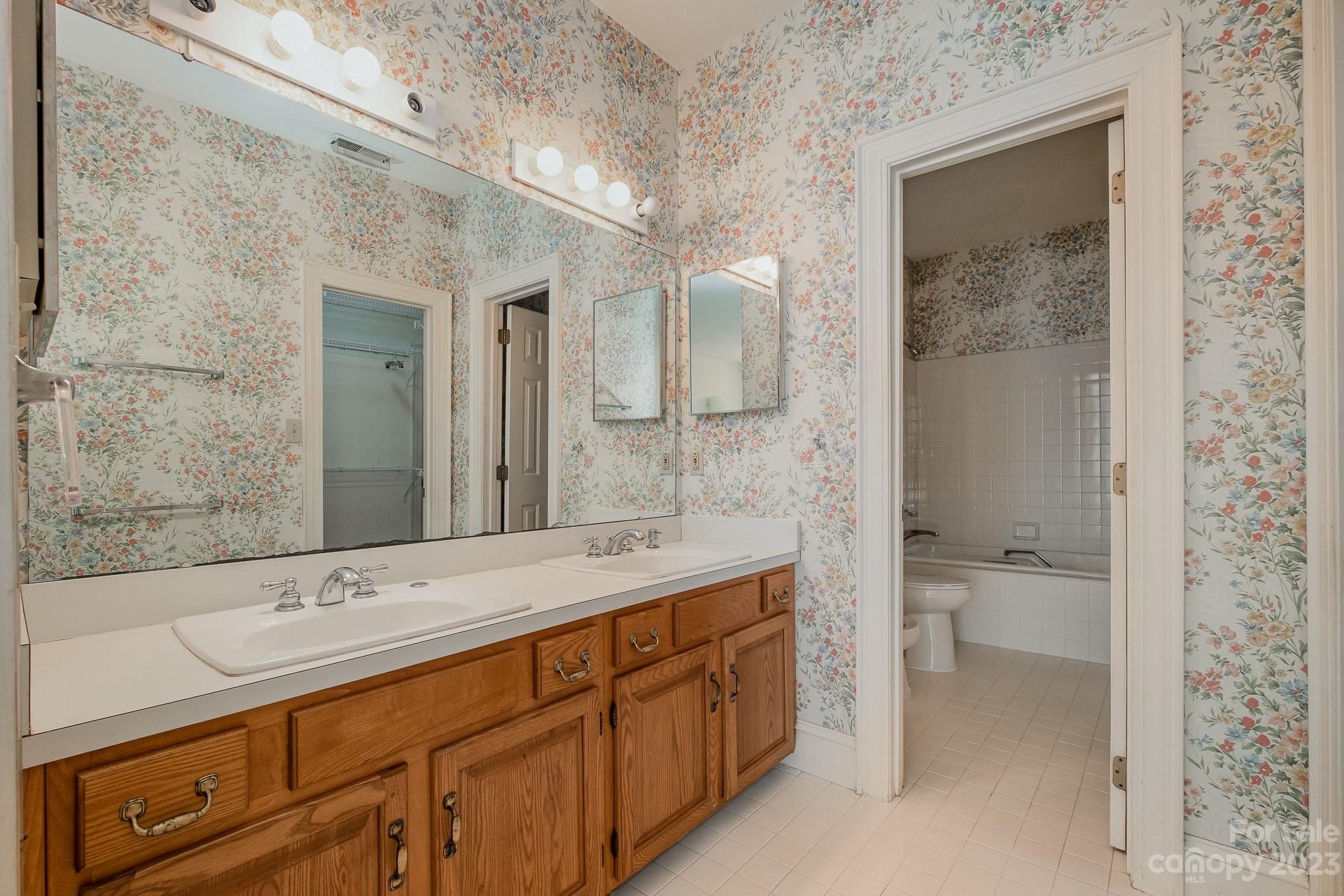 325 Queens Road, Unit 4 Charlotte, NC 28204 - Photo 31 of 37 Gallery Image 31