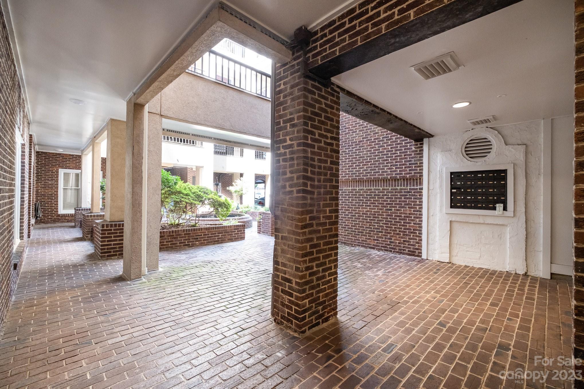 325 Queens Road, Unit 4 Charlotte, NC 28204 - Photo 4 of 37 Gallery Image 4