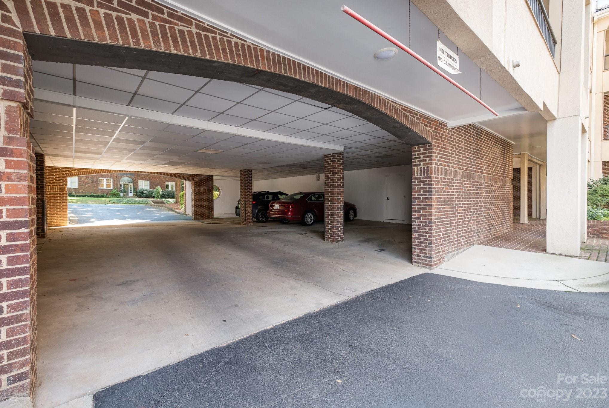 325 Queens Road, Unit 4 Charlotte, NC 28204 - Photo 5 of 37 Gallery Image 5